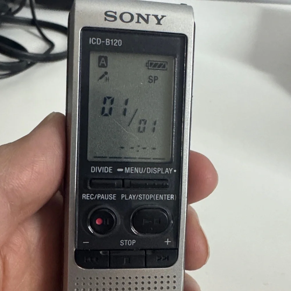Sony ICD-B120 IC Digital Voice Recorder Handheld Dictaphone Tested Working